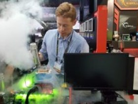 天哪,居然有人把 CPU 超频到 7GHz!(后面发现甚至还有 7.5GHz!)