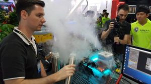 天哪，居然有人把 CPU 超频到 7GHz！（后面发现甚至还有 7.5GHz！）