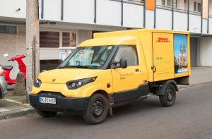 奔驰拖走 DHL 电动车“研究”事迹暴露 回应：这不叫偷